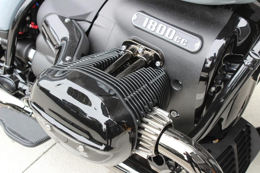 2025 BMW R 18 Blacked Out R 18