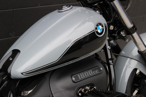 2025 BMW R 18 Blacked Out R 18 image 16