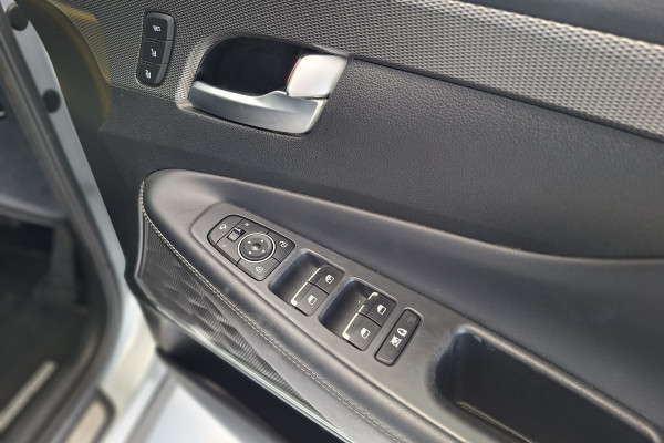 2018 Hyundai Santa Fe DM5 Series II Highlander SUV Image 15