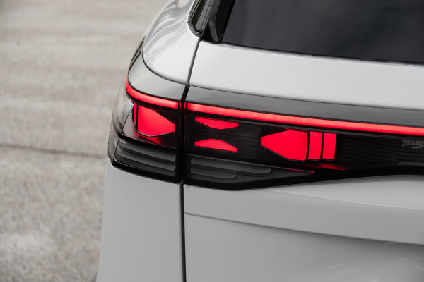 2026 Volkswagen Tayron R4 200TSI eHybrid R-Line SUV Image 26