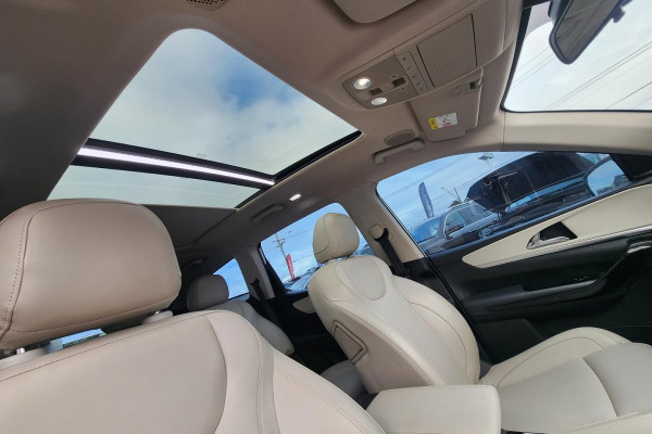 2023 Mahindra XUV700  AX7L SUV Image 18