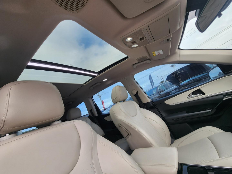 2023 Mahindra XUV700  AX7L SUV Image 18