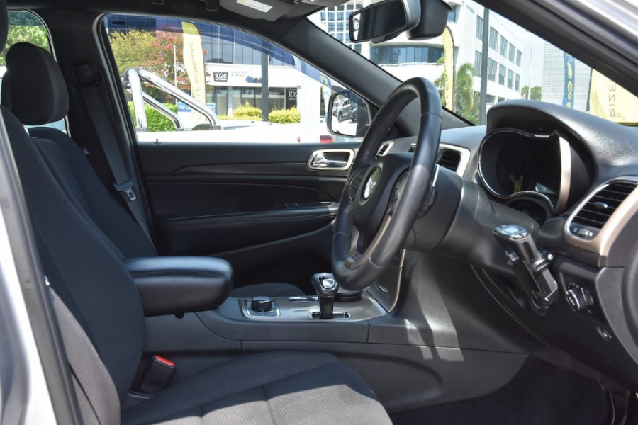 2013 MY14 Jeep Grand Cherokee WK MY2014 Laredo Suv Image 10