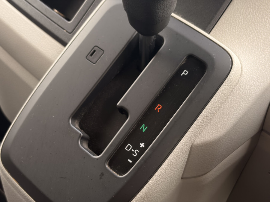 2021 Toyota HiAce GDH300R  Crew Van Image 22