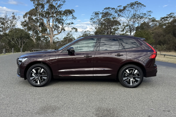 2025 MY26 Volvo XC60 UZ Plus T8 Plug-in Hybrid Dark SUV Image 4
