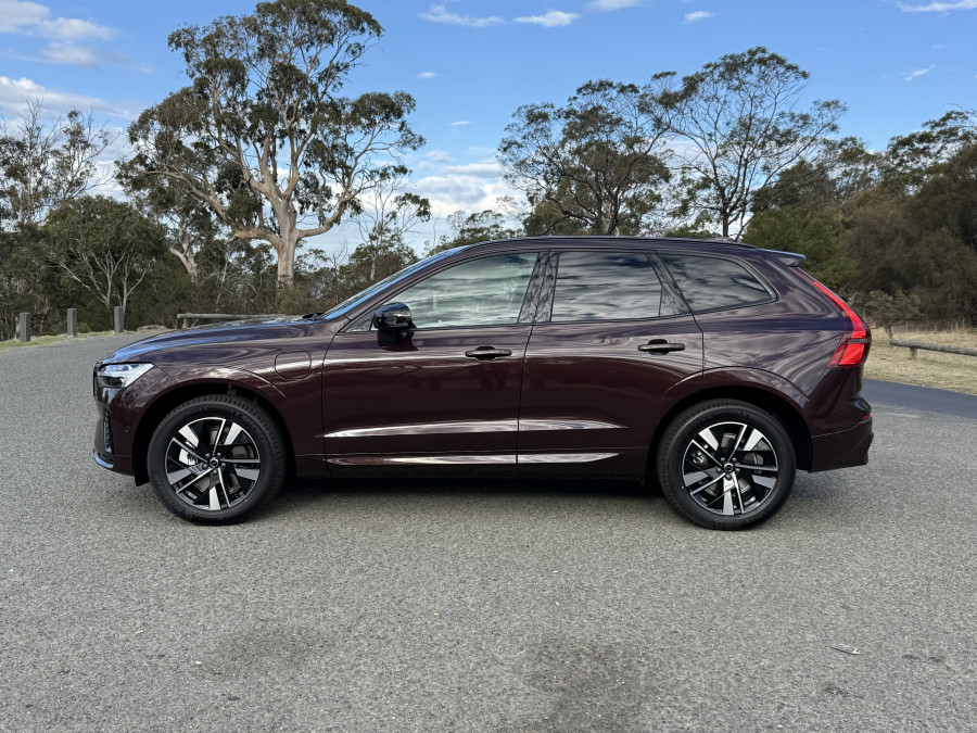2025 MY26 Volvo XC60 UZ Plus T8 Plug-in Hybrid Dark SUV Image 4