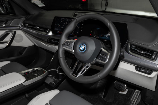 2025 BMW iX1 U11 xDrive30 M Sport SUV image 7