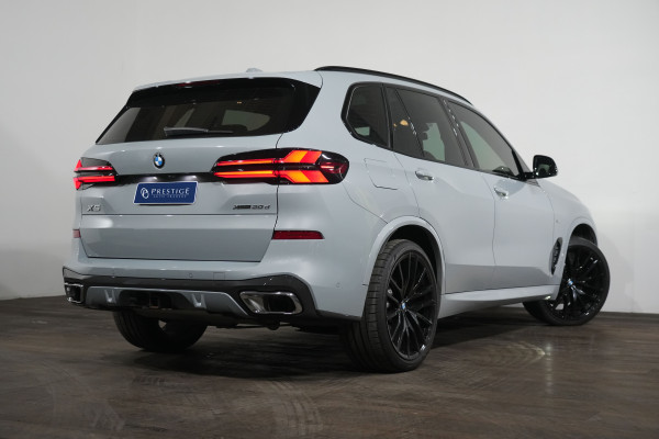 2023 BMW X5 xDrive30d M Sport SUV image 7