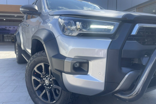 2022 Toyota HiLux GUN126R Rogue Double-Cab Pick-Up Image 2
