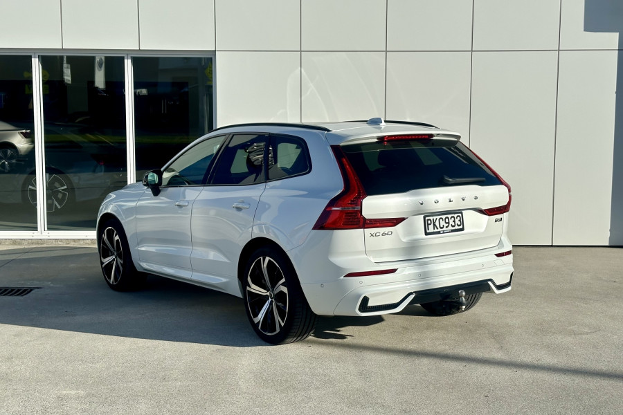 2022 Volvo XC60 B6 AWD R-Design SUV Image 12