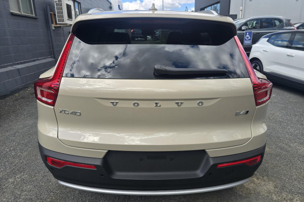 2026 MY27 Volvo XC40 XZ Ultra B4 Bright SUV Image 6