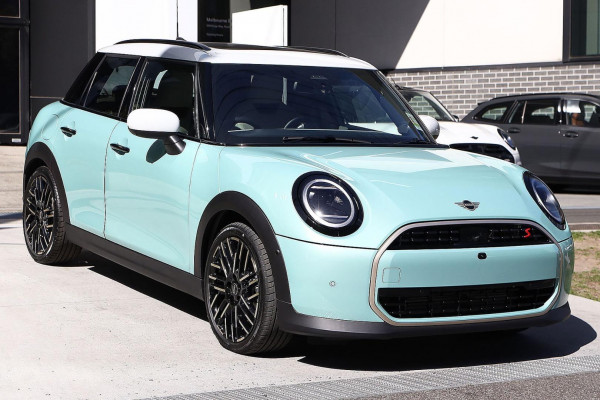 MINI Cooper S Favoured F65
