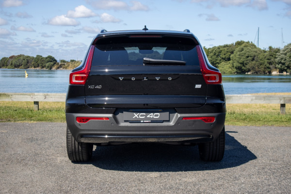 2025 Volvo XC40 RECHARGE ULTIMATE DM BEV SUV Image 4