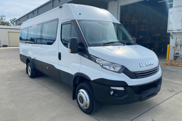 2021 Iveco Daily Bus Image 2