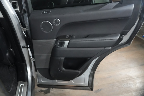 2015 Land Rover Range Rover Sport SDV6 HSE Dynamic SUV Image 31