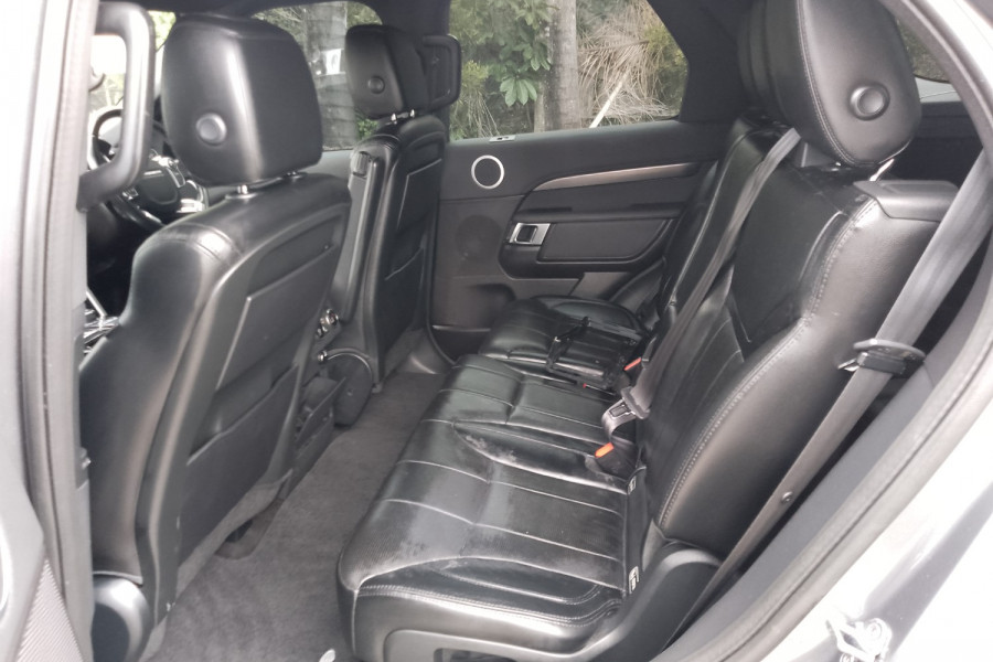 2017 Land Rover Discovery Series 5 HSE SUV Image 16