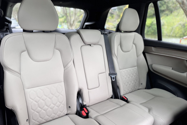 2025 Volvo XC90 L Series Ultra B5 Bright SUV Image 10