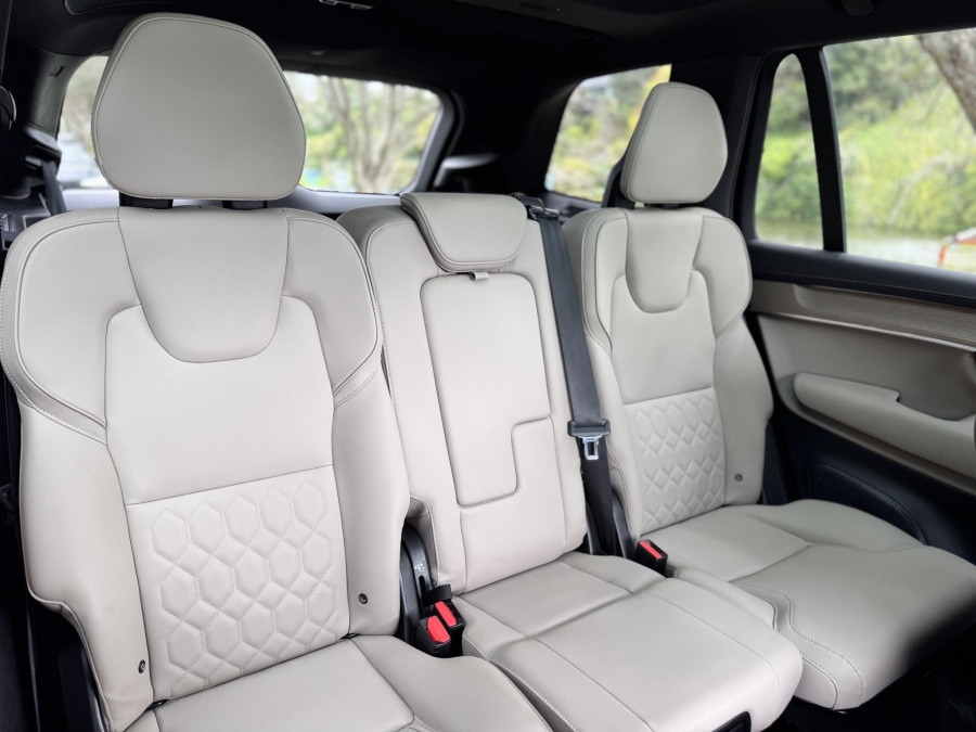 2025 Volvo XC90 L Series Ultra B5 Bright SUV Image 10