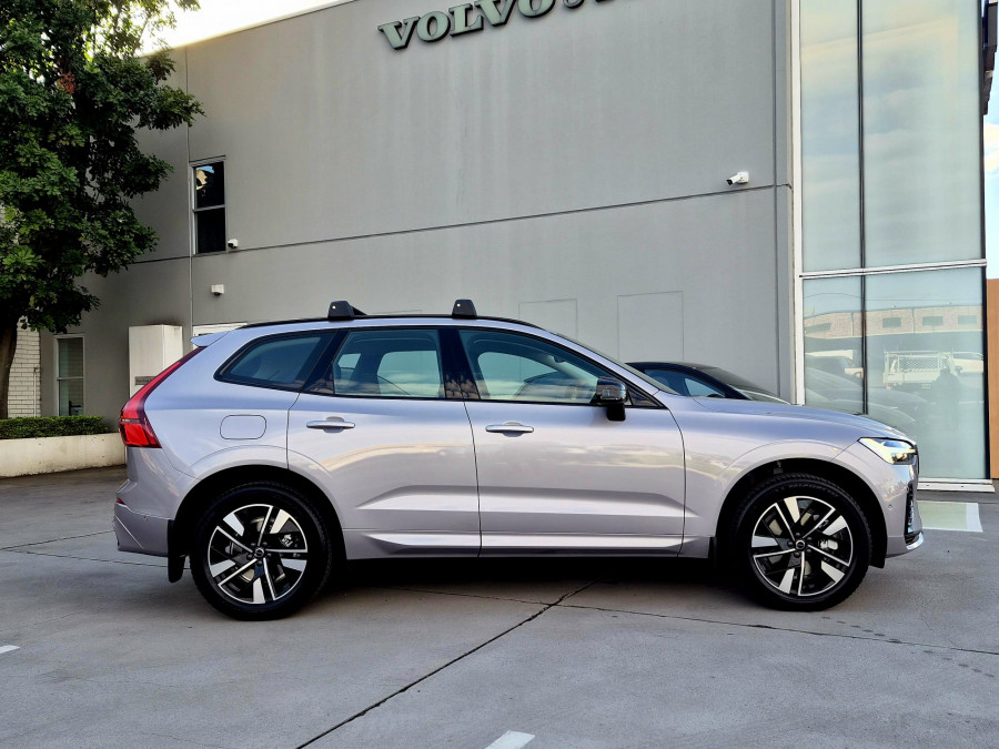 2026 Volvo XC60 UZ Plus T8 Plug-in Hybrid Dark SUV Image 4