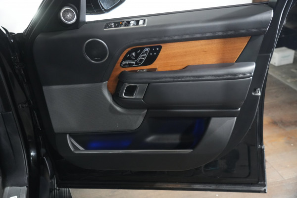 2019 Land Rover Range Rover SDV8 Autobiography SUV Image 30