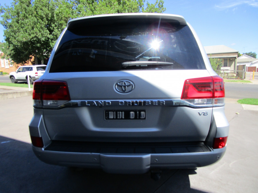 2020 Toyota LandCruiser VDJ200R VX SUV Image 6