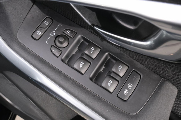2015 MY16 Volvo V40 M Series T3 Kinetic Hatch Image 12