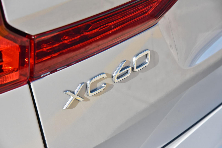 2023 MY24 Volvo XC60  Ultimate B5 Bright SUV Image 19
