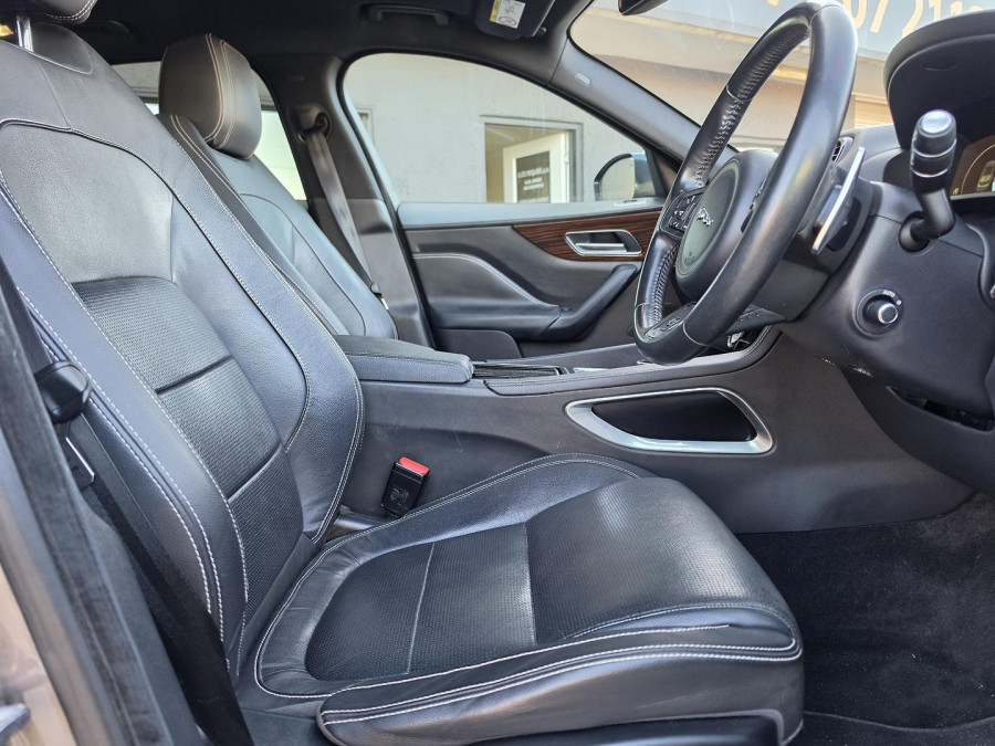 2017 MY18 Jaguar F-PACE X761 25t R-Sport SUV Image 19