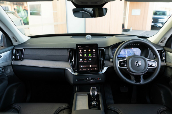 2025 MY26 Volvo XC90 L Series Ultra B5 Dark SUV Image 4