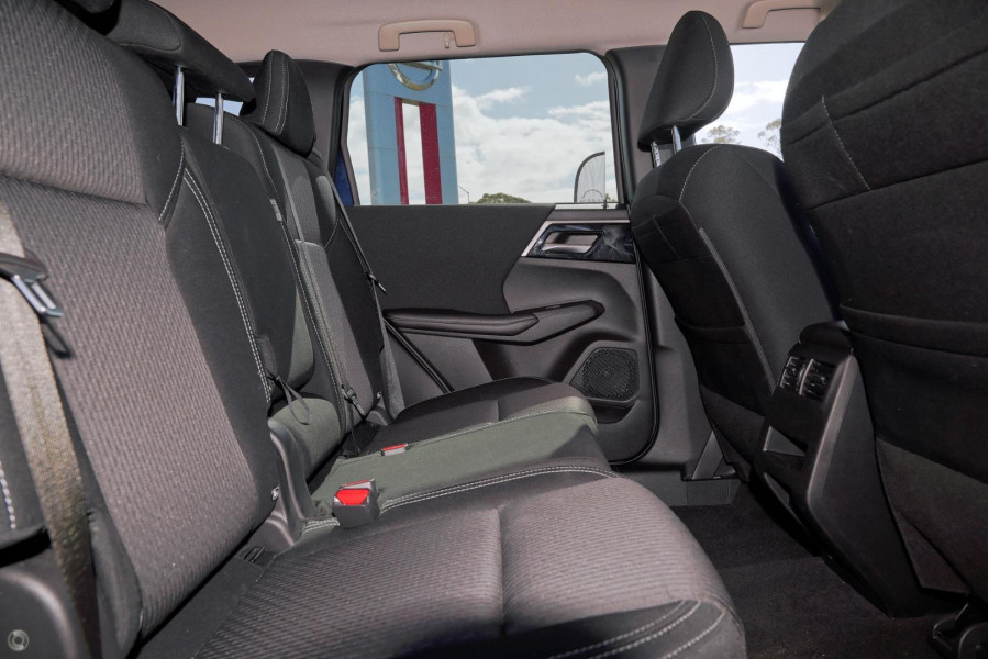 2024 Mitsubishi Outlander ZM LS SUV Image 9