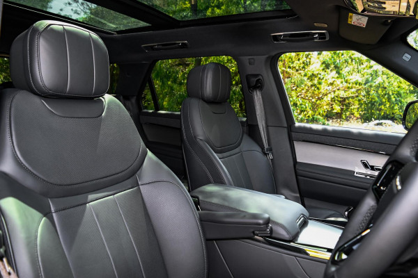 2025 Land Rover Range Rover Sport L461 D300 Dynamic SE SUV image 6