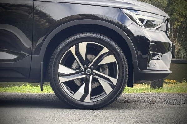 2023 Volvo XC40 XZ Ultimate B5 Dark SUV Image 10