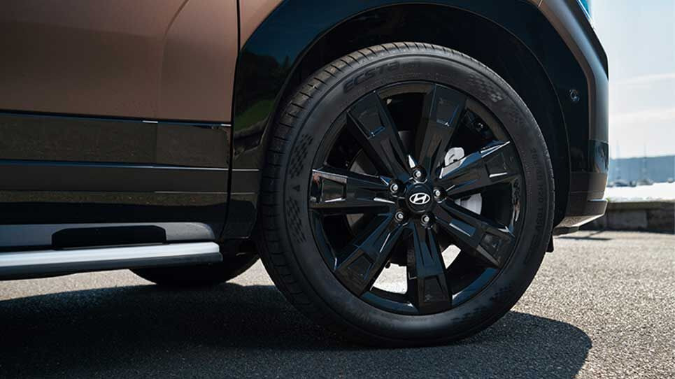 20” alloy wheels Image