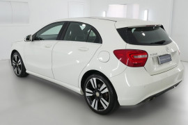 2014 Mercedes-Benz A Class W176 A200 Hatchback Image 4