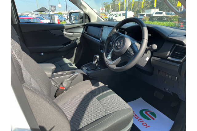 2025 Mazda BT-50  XTR Cab Chassis Image 3