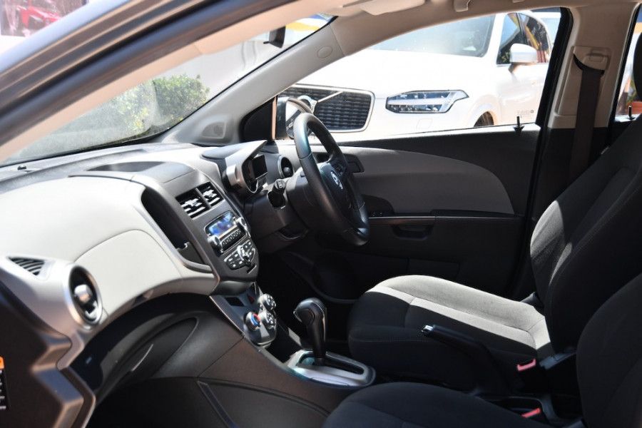 2015 Holden Barina TM MY15 CD Hatchback Image 6