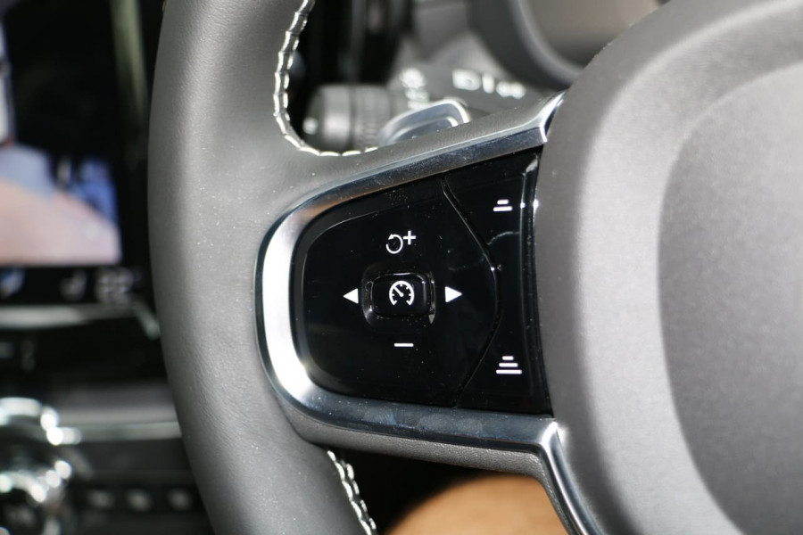 2019 MY20 Volvo XC60 UZ D5 R-Design Suv Image 16