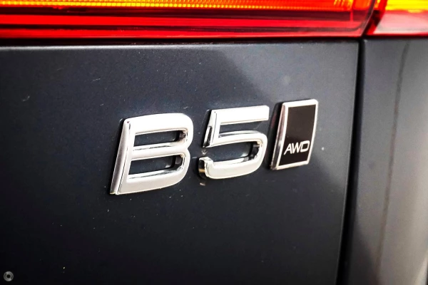 2026 Volvo XC60 UZ Ultra B5 Dark SUV Image 11