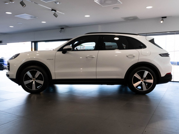 2025 Porsche Cayenne E-Hybrid SUV image 4