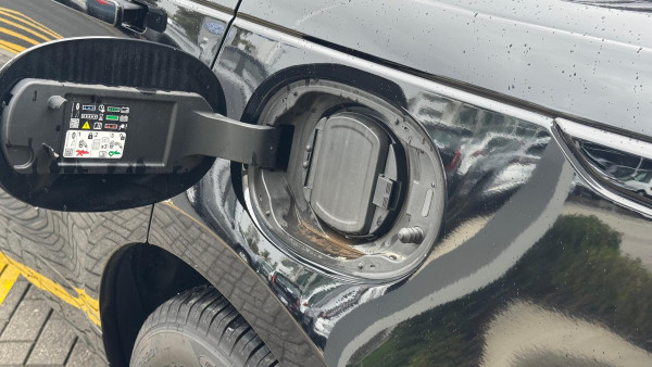 2024 MY25.5 Land Rover Range Rover Velar L560 PHEV P400e Dynamic SE SUV image 18