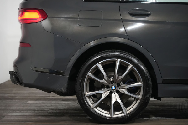 2021 BMW X7 M50i SUV Image 6