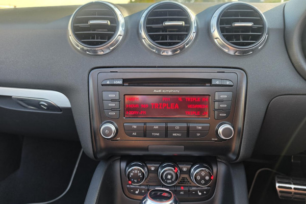 2009 Audi TTS 8J  Convertible Image 18