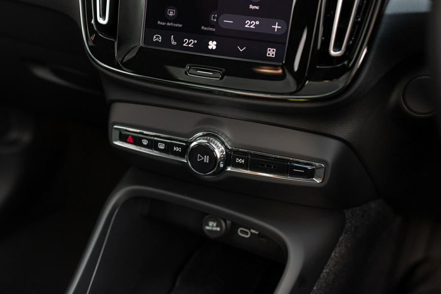 2026 Volvo EX40  Ultra Twin Motor Performance SUV Image 28