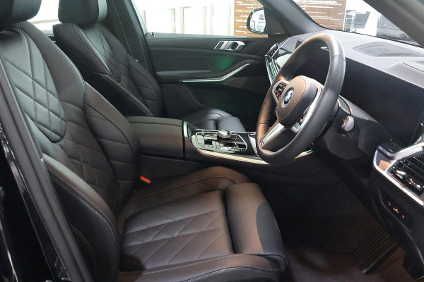 2025 BMW X5 G05 LCI xDrive50e M Sport SUV image 15