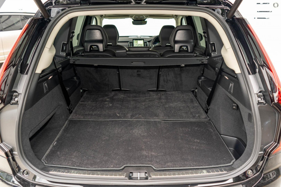 2026 Volvo XC90 L Series Ultra B5 Dark SUV Image 7