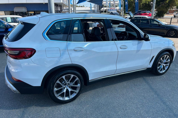 2019 BMW X5 G05 xDrive30d SUV Image 5