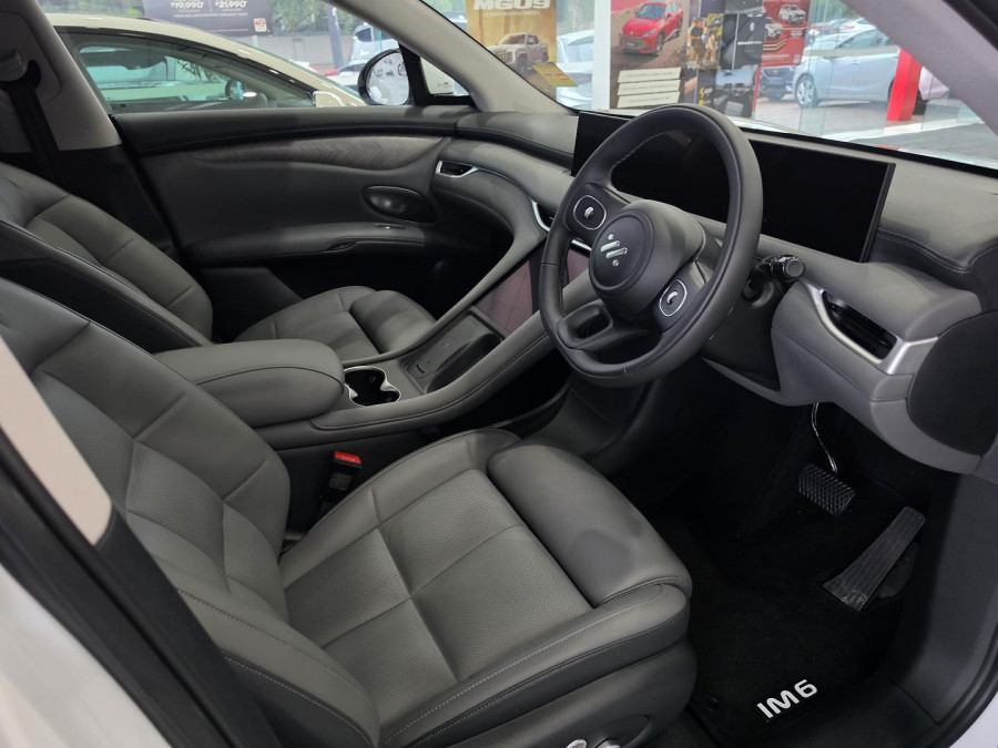 2025 MG IM6 S12L Platinum SUV Image 2