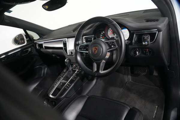 2017 Porsche Macan S SUV Image 11