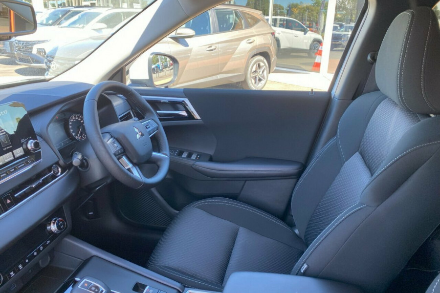 2024 Mitsubishi Outlander ZM LS SUV