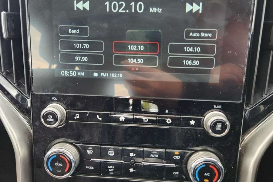 2023 Mahindra Scorpio  Z8 SUV Image 12